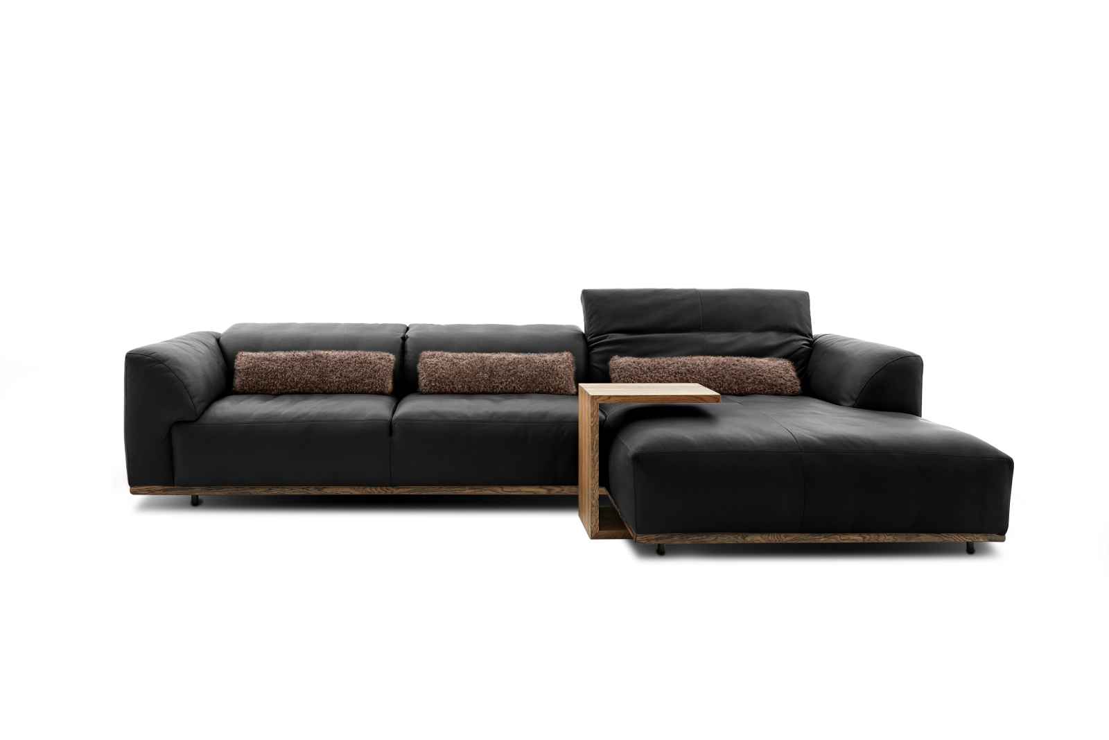 Sofa: Leder Wild Bull, Farbe black Nierenkissen: Stoff Doodle, Farbe cacao